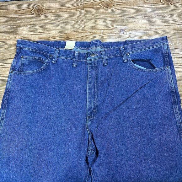 NEW Wrangler Men’s 48x36 Jeans Rugged Wear Regular Fit Relaxed Medium Wash - Picture 2 of 16